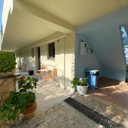 Mirovigli Family Rooms Lépedha Екстериор снимка